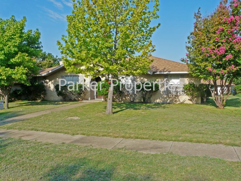Primary Photo - 913 Lancaster Park Dr
