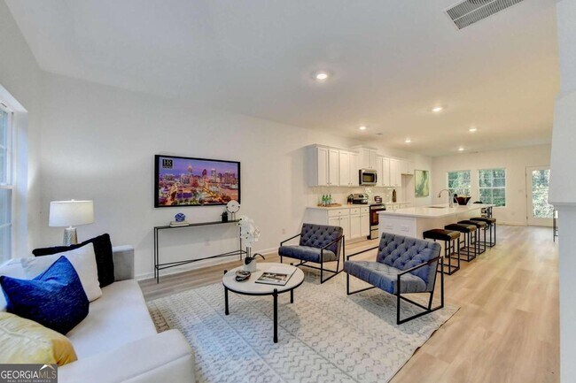 Building Photo - 3320 Altacrest Dr
