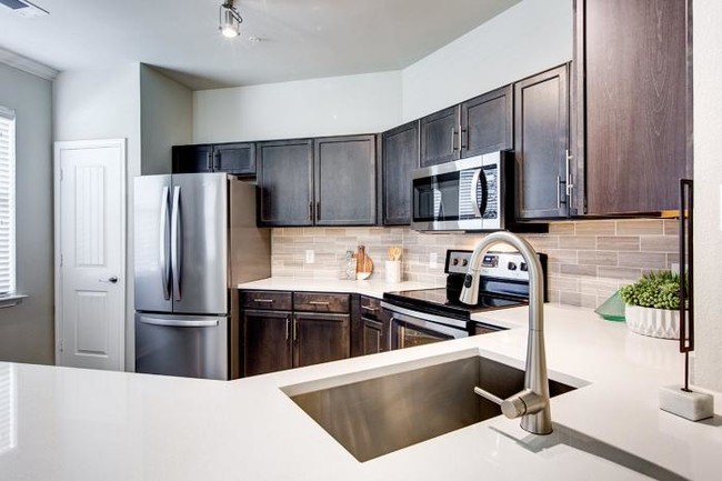 Building Photo - 2 bedroom in Houston TX 77450