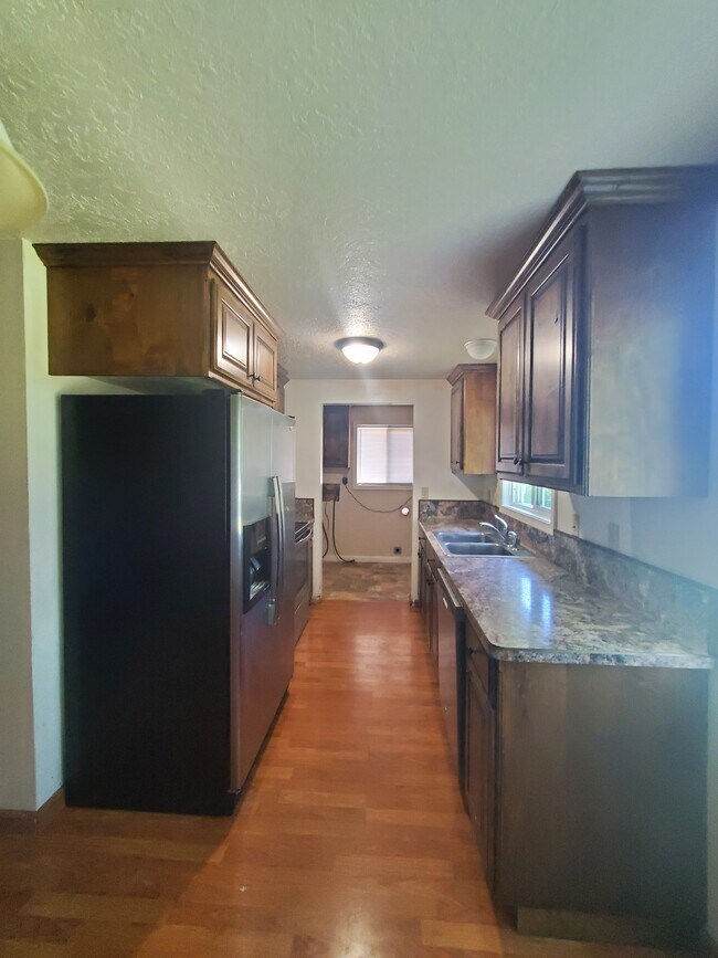 Building Photo - 625 1st E