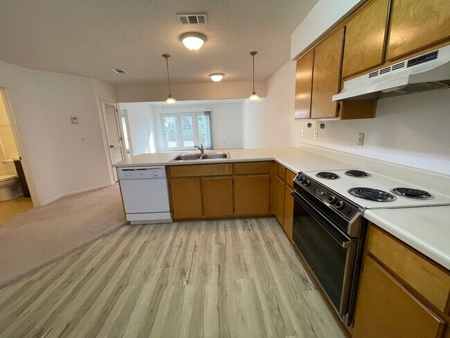 Foto del edificio - For Lease - 2 BR|2 BA in St. Andrews!