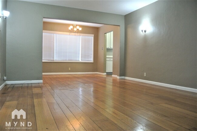 Building Photo - 2141 Royal Oaks Dr