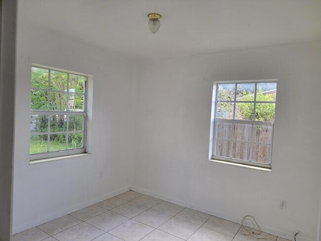 Foto del edificio - 275 NW 187th St