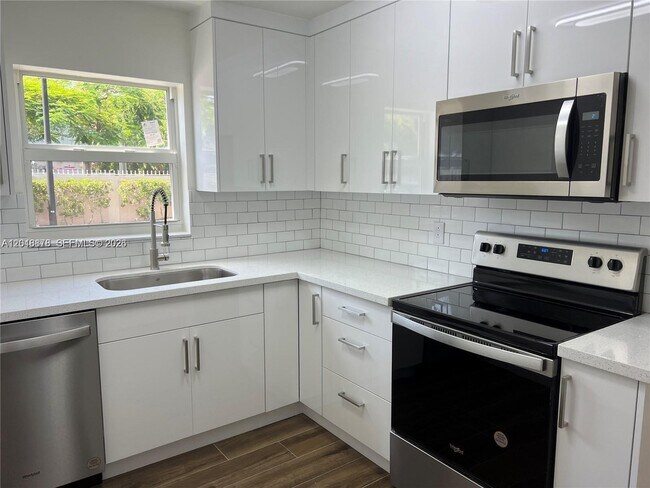 Foto del edificio - 7775 SW 86th St