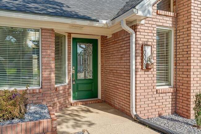 Building Photo - Beautifully Updated Home in Navarre!