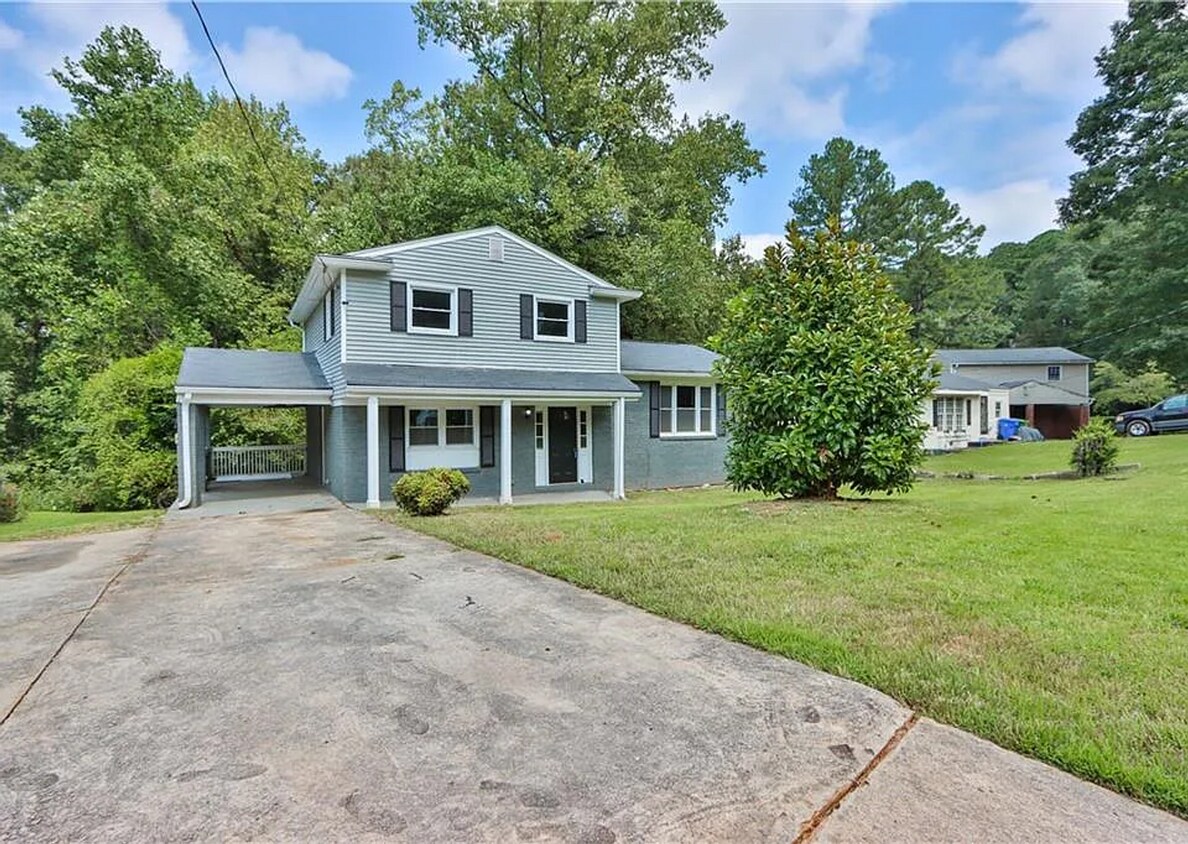 Foto principal - 4 Bed 3 Bath in Atlanta!