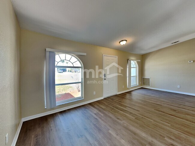 Foto del edificio - 3965 SW Laffite St