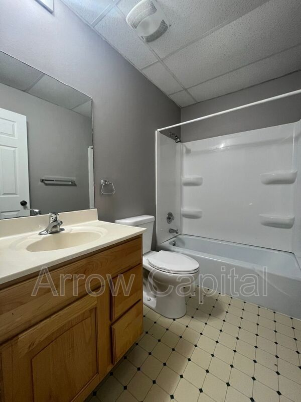 Building Photo - 2801 Pear St