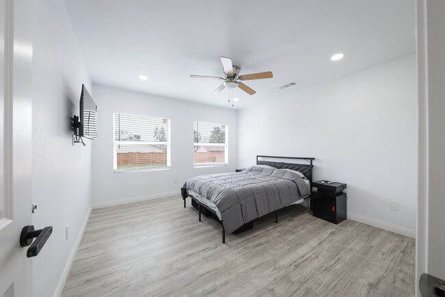 Building Photo - 501 Magnolia Ave