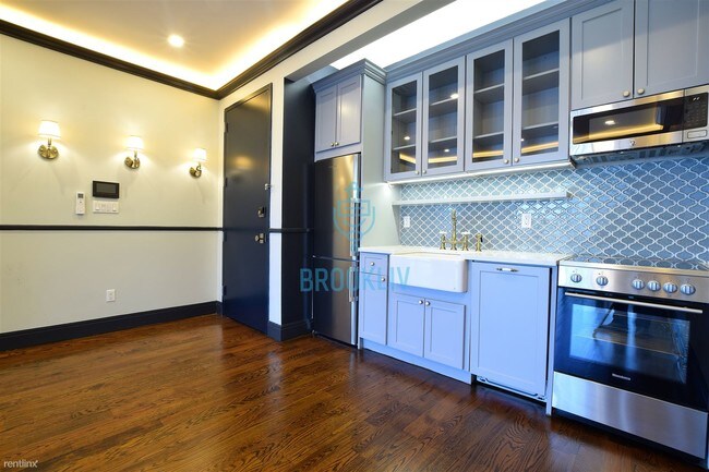 Foto del edificio - 4 br, 3 bath Apartment - 920 Pacific St 4F