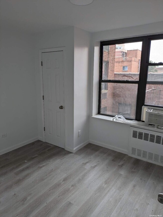 Foto del edificio - 134-38 Maple Ave