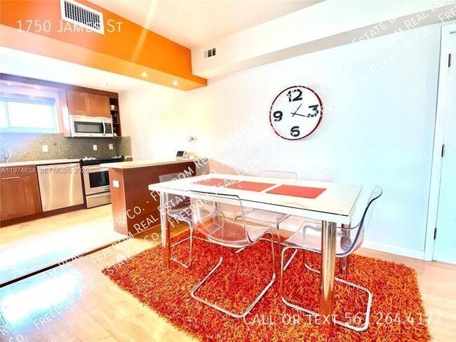 Building Photo - 1750 James Ave