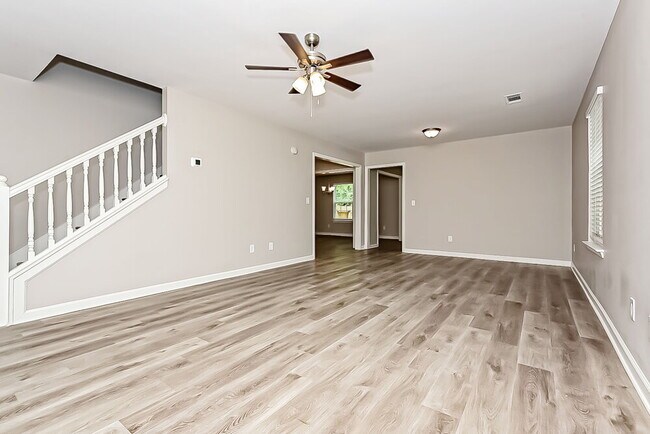 Building Photo - 804 Crescent Way