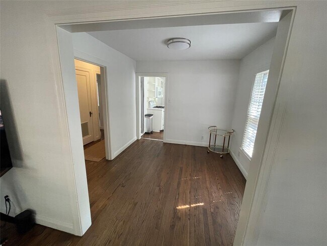 Building Photo - 2111 Glendale Pl