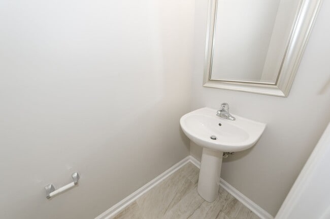 Building Photo - 2 Bedroom 2.5 Bath Townhouse in Beresford ...