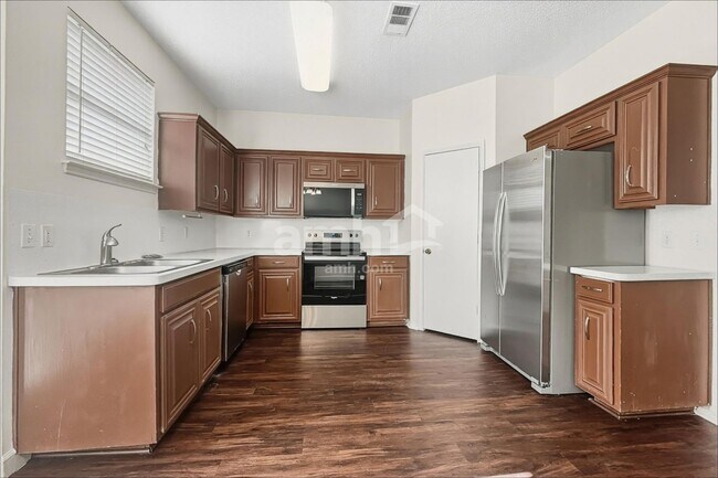 Building Photo - 8551 Western Meadows Dr