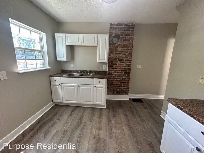 Foto del edificio - 3 br, 1 bath House - 248 Clarendon Ave
