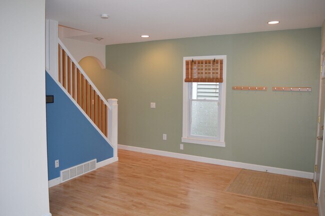 Building Photo - 209 N Ingersoll St