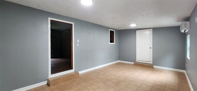Building Photo - 5701 County Rd 288