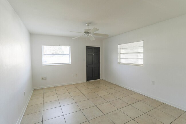 Foto del edificio - 5422 Lake Underhill Rd