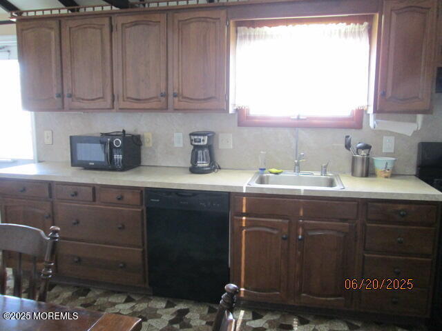 Foto del edificio - 241 Ocean Bay Blvd