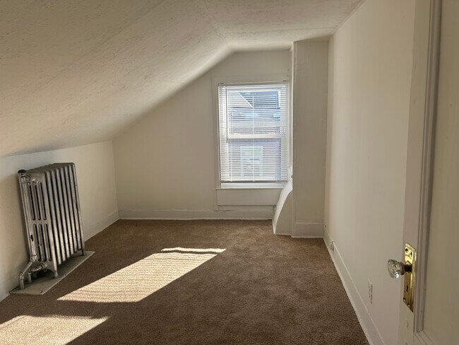 Building Photo - 127 Larkfield Rd
