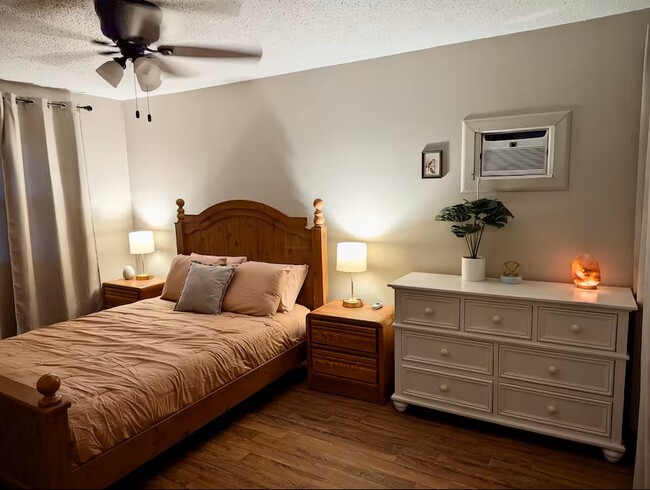 Building Photo - 915 N Broadway