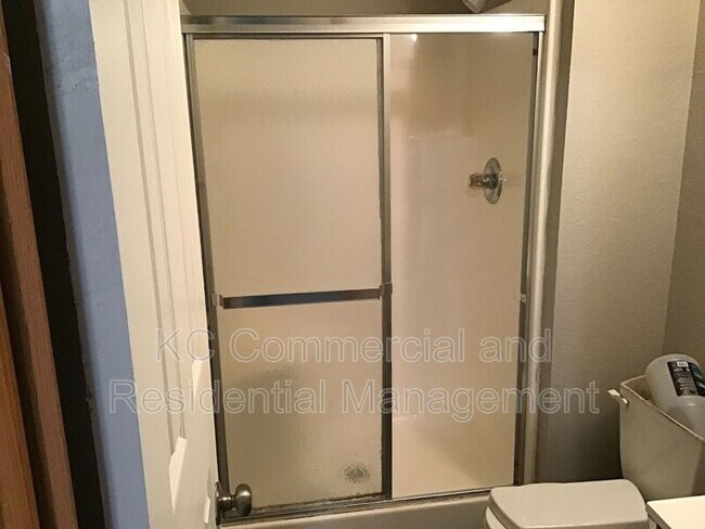 Foto del edificio - 18708-18710 E 13th Terrace Ct N