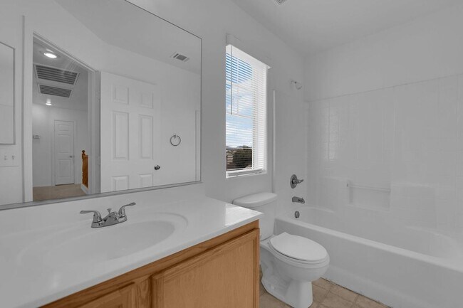 Foto del edificio - Freshly updated 4-bedroom move-in ready and built for comfortable everyday living.