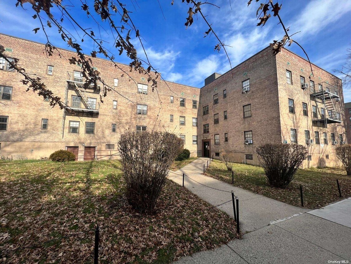 Primary Photo - 147-11 79th Ave