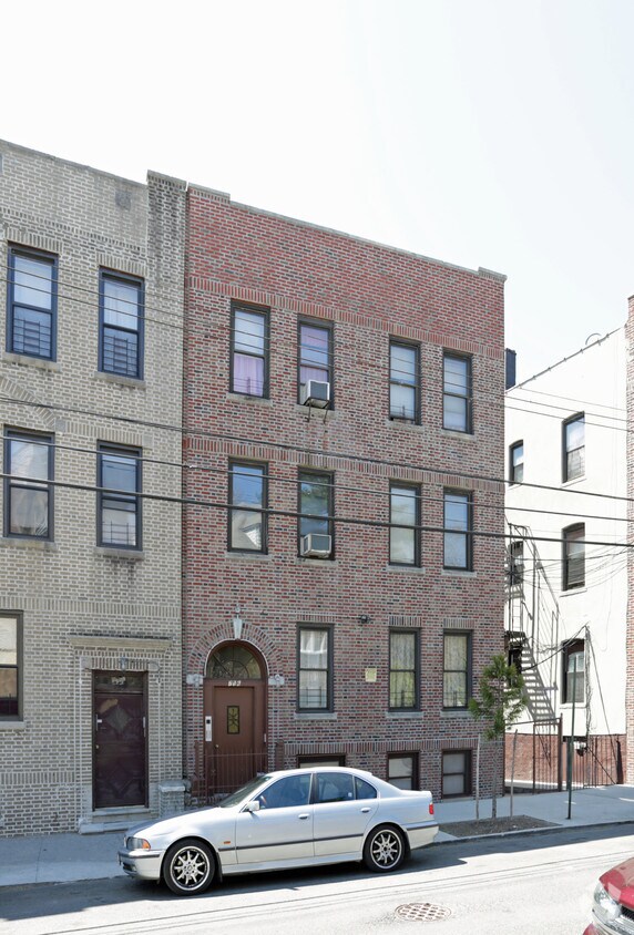 Primary Photo - 756 S Oak