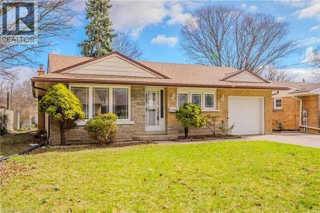 Building Photo - 110 Melrose Ave