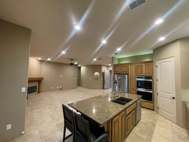 Foto del edificio - 42 Express Blvd