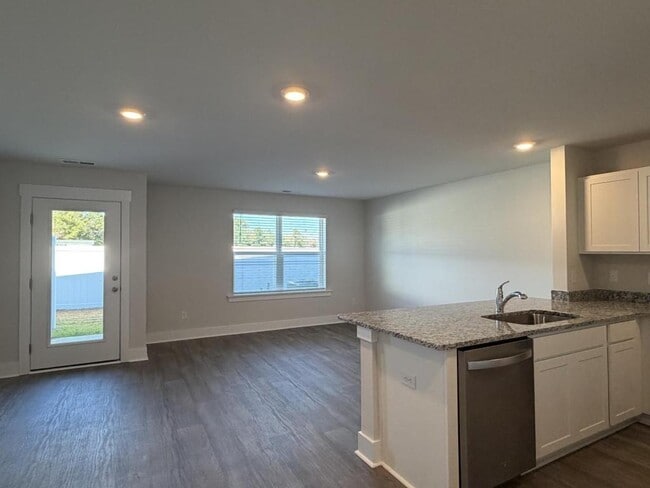 Building Photo - 105 S Grassland Rd