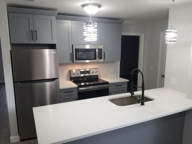 Building Photo - Three-Bedroom Home Near Lake Howard in Win...