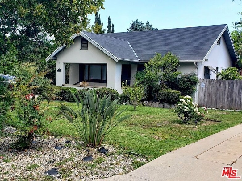 Primary Photo - 1710 Oakwood St