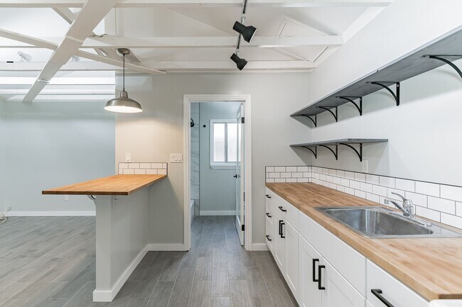 Building Photo - 311 San Pascual Ave