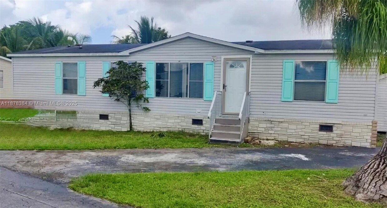 Primary Photo - 220 NE 12th Ave