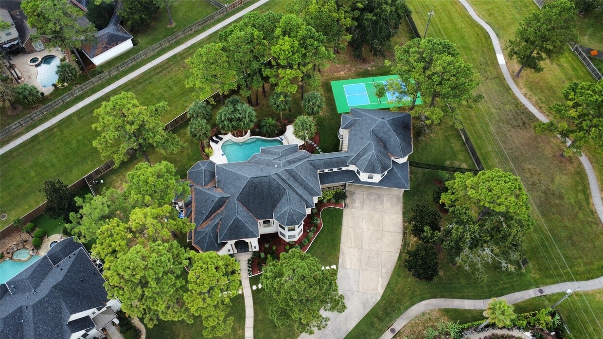 Foto principal - 600 Royal Oaks Dr