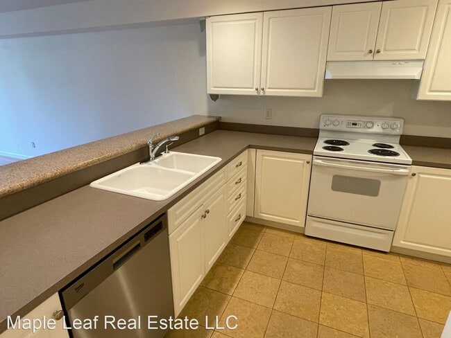 Building Photo - 1 br, 1 bath House - 9222 Roosevelt Way NE...