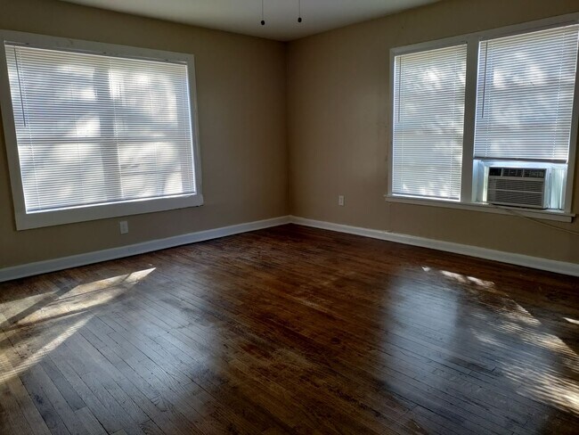 Building Photo - 720WD