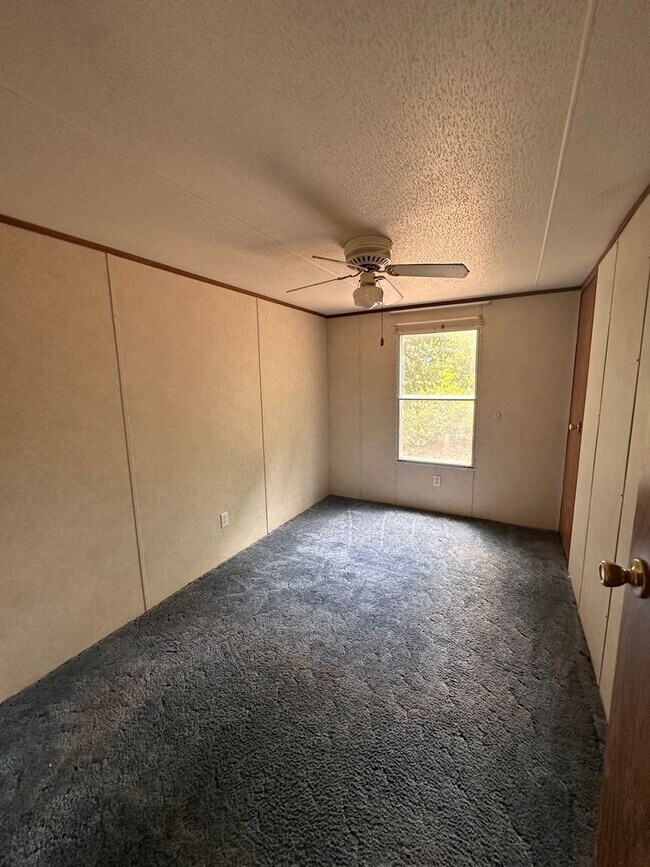 Foto del edificio - 3 Bed/2 Bath Home- Under Renovations
