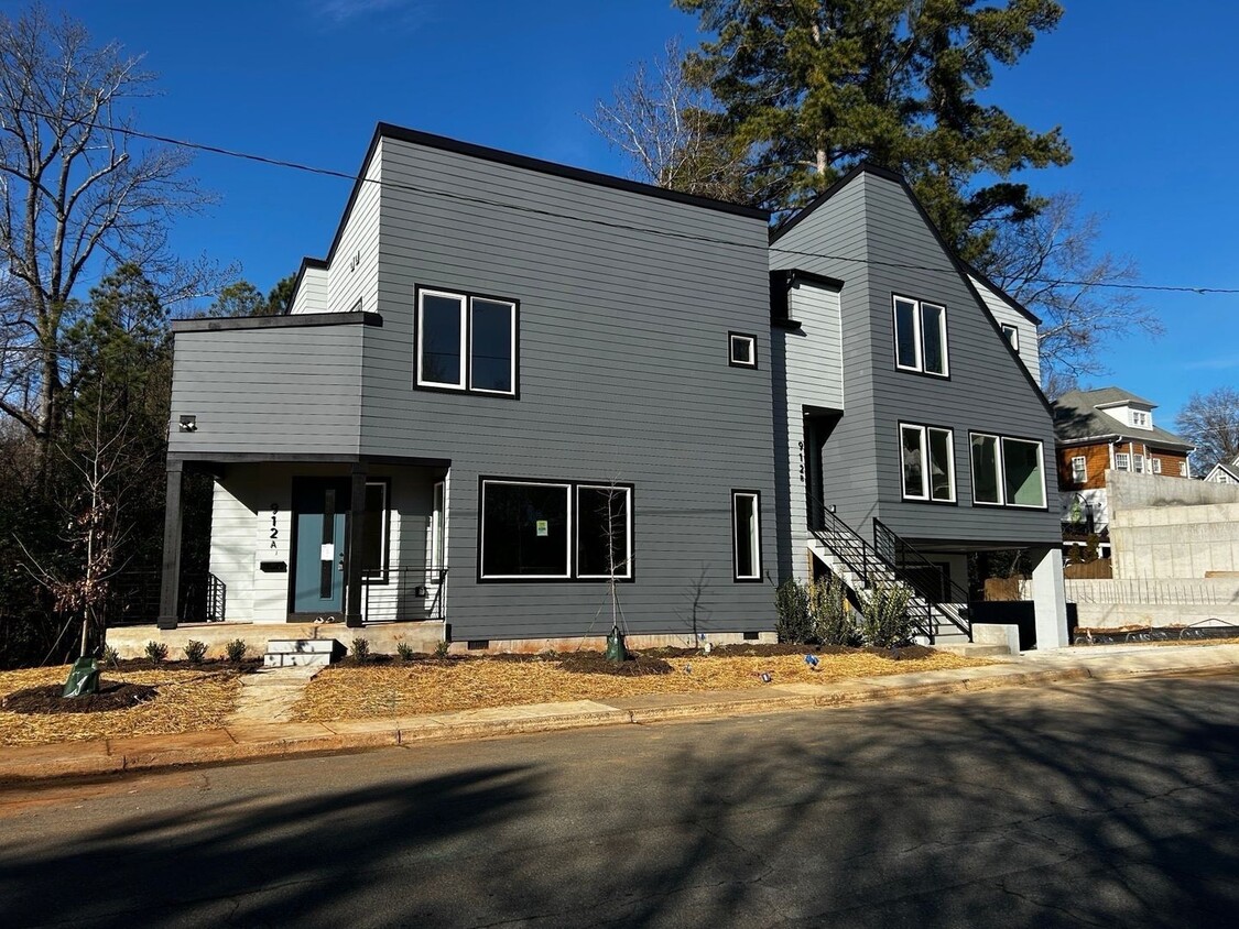 Foto principal - Brand New 3 Bedroom Duplex in Dilworth!