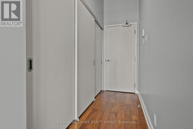 Building Photo - 360 McLeod St