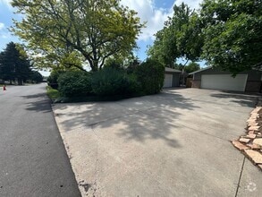 Building Photo - 4606 W Ponds Dr