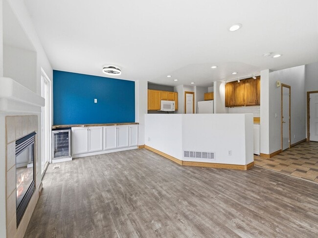 Building Photo - 1650 Oak Creek Dr