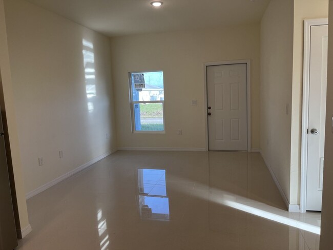 Building Photo - BRAND NEW HOME-2/2/1- GREAT LOCATION!