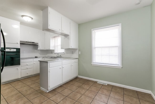 Building Photo - 3 Bedroom in Independence, MO