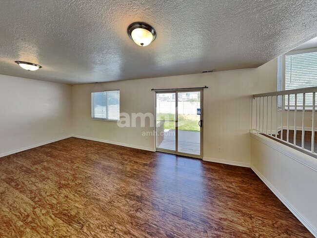 Foto del edificio - 8558 Laurel Oak Dr