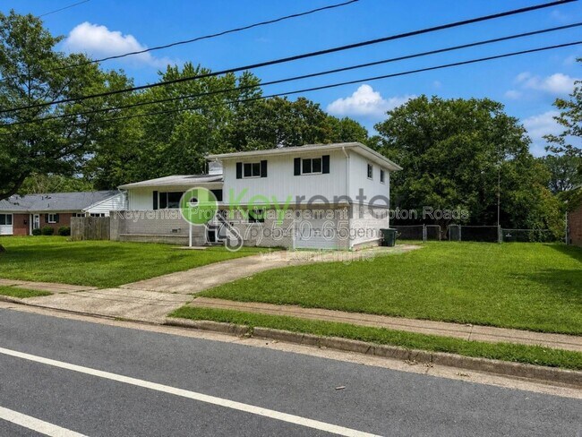 Foto del edificio - 608 Charlton Dr